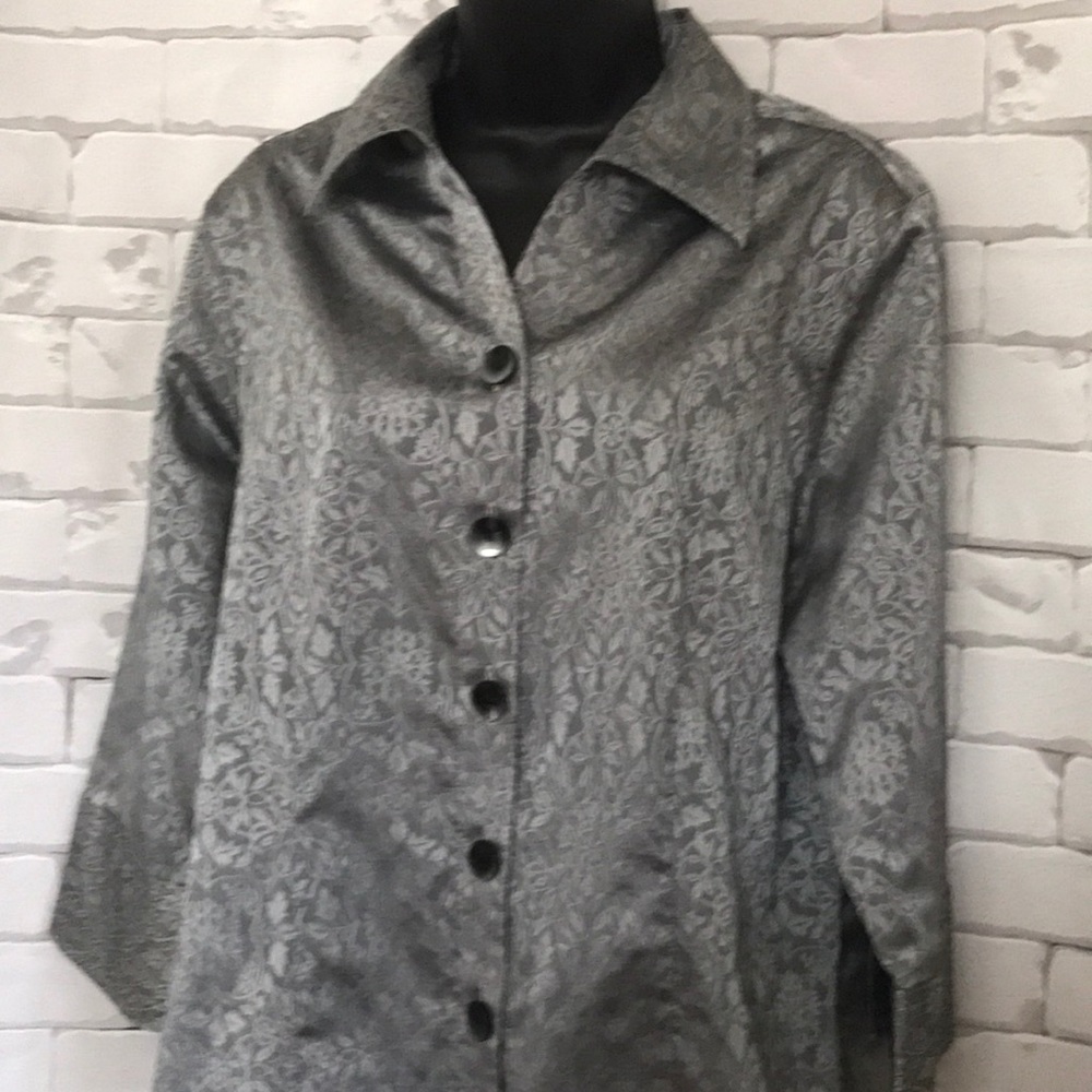 Women’s Westbound silver button down top